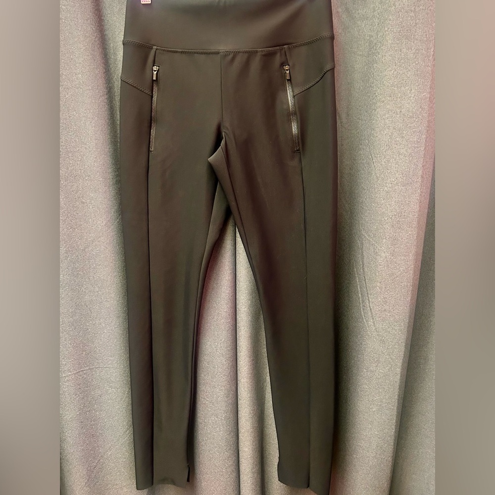 Athleta Black Leggings with Zipper Pockets